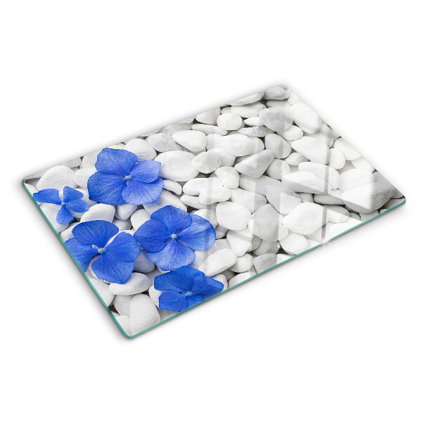 Glas schneidebrett Blaue Blumen auf weißen Steinen