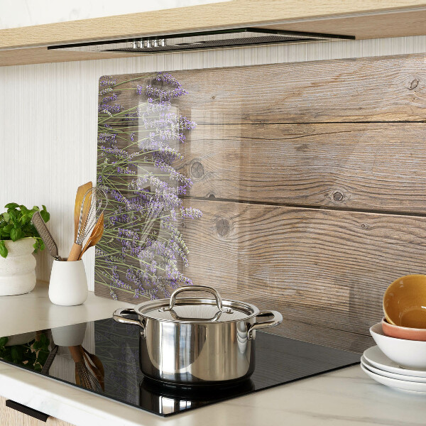 Schneidebrett Lavendel auf Holzgrund