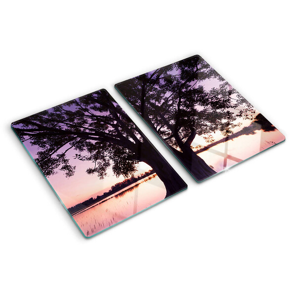 Schneidebrett mit Motiv eines Baums bei Sonnenuntergang
