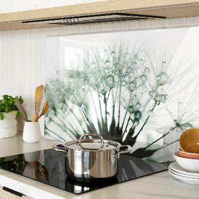 Schneidebrett Löwenzahn mit Wassertropfen