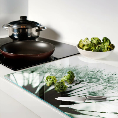 Schneidebrett mit Löwenzahn-Motiv und Wassertropfen