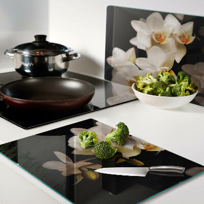 Glas Schneidebrett mit Orchideen-Motiv auf schwarzem Hintergrund