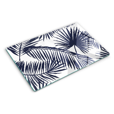 Glas Schneidebrett mit Palmenblättern auf weißem Hintergrund