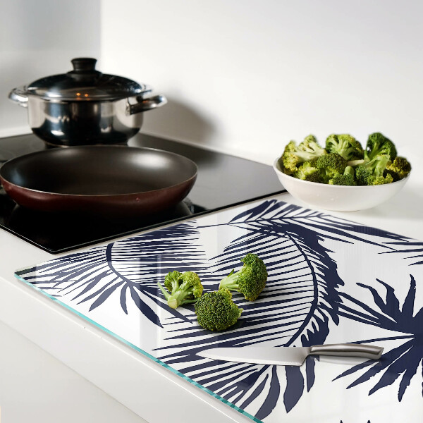 Glas schneidebrett Palmenblätter auf weißem Hintergrund