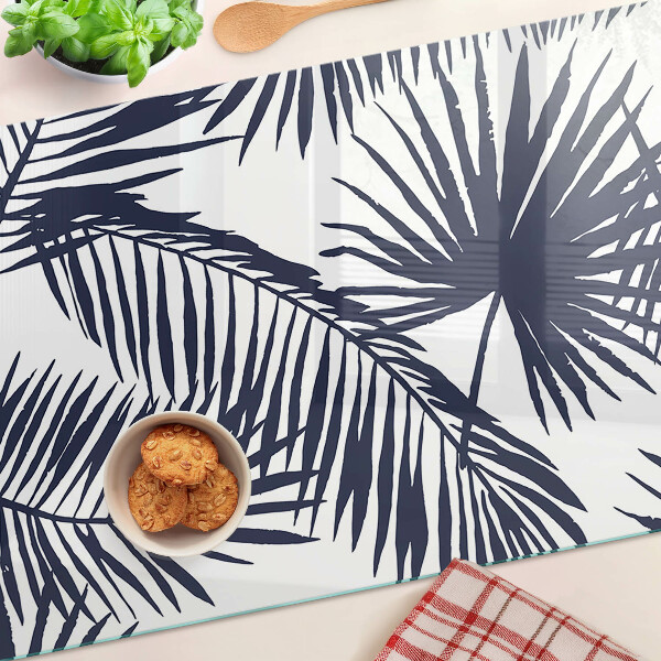 Glas schneidebrett Palmenblätter auf weißem Hintergrund