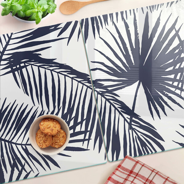 Glas schneidebrett Palmenblätter auf weißem Hintergrund