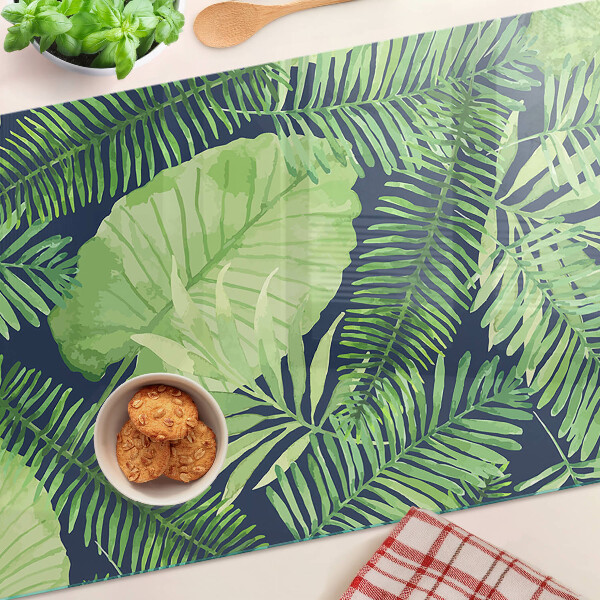 Glas schneidebrett Tropische Blätter auf dunklem Hintergrund