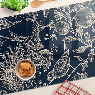 Schneidebrett Blumen und Vögel auf dunklem Hintergrund