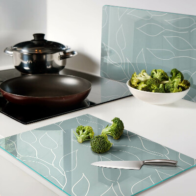 Schneidebrett glas Blätter im Hintergrund