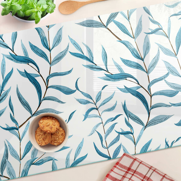 Schneidebrett mit Blattmotiv in Blautönen