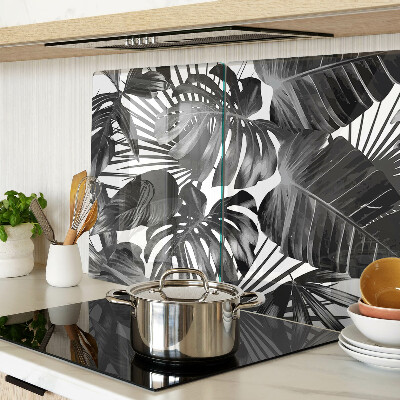Glas-Schneidebrett mit tropischen Blättern in Schwarzweiß