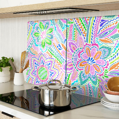 Schneidebrett mit Blumenmuster im Boho-Stil