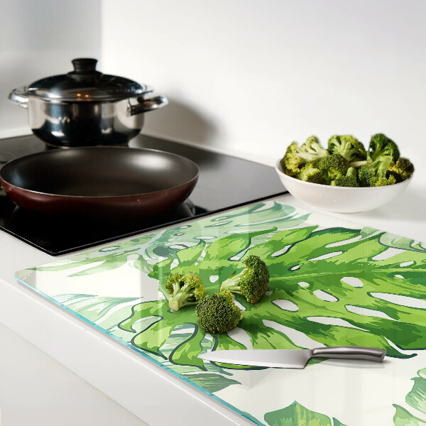 Schneidebrett Monstera-Blätter auf hellem Hintergrund