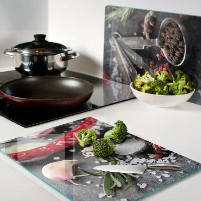 Schneidebrett Gewürze und Kräuter