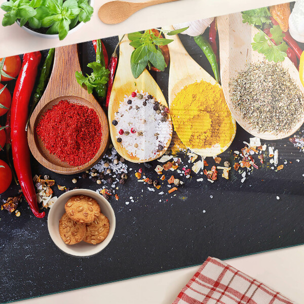 Schneidebrett Gewürze und Kräuter