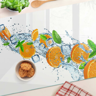 Schneidebrett glas Zitrusfrüchte in Wasser