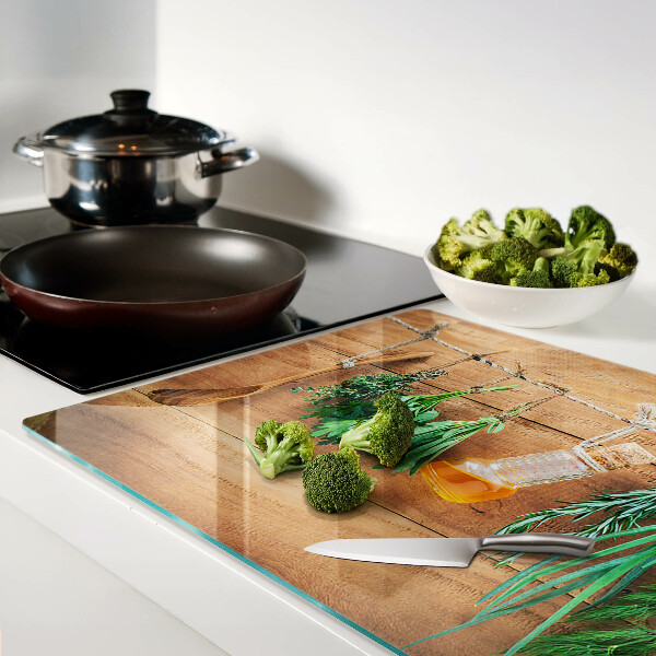 Schneidebrett glas Kräuter in der Küche