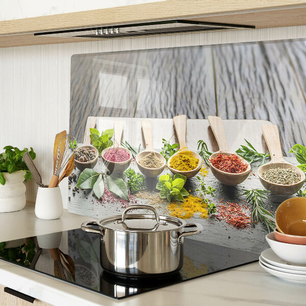 Glas-Schneidebrett mit Motiv aus Gewürzen und Kräutern