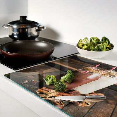 Schneidebrett Glas mit Motiv von Getränkegläsern auf Holzuntergrund