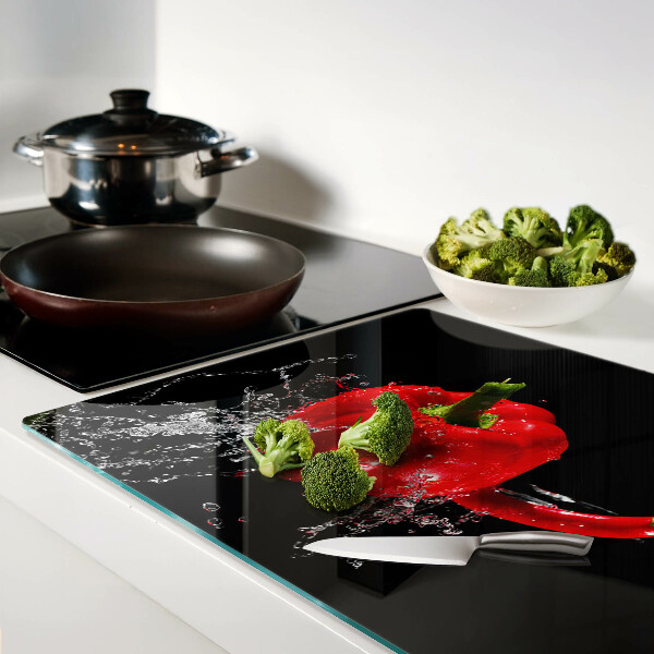 Schneidebrett mit Motiv roter Paprika auf Wasser