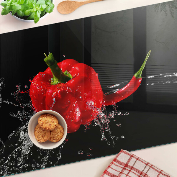 Schneidebrett Rote Paprika in Wasser