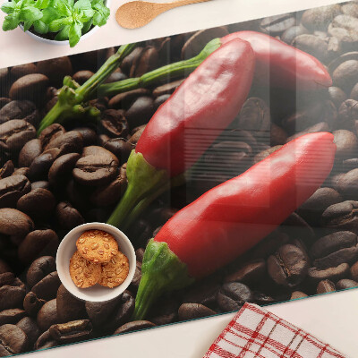Glas schneidebrett Kaffee und Chilischoten