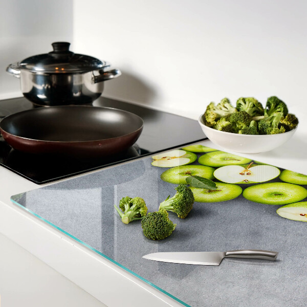 Schneidebrett Grüne Äpfel auf grauem Untergrund