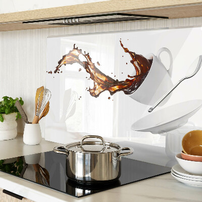 Schneidebrett glas Kaffee und ein spritziges Getränk