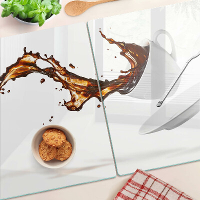 Schneidebrett Glas mit Kaffeefleck und Spritzgetränk