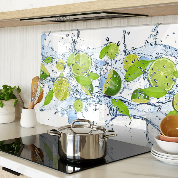 Schneidebrett glas Zitronen in Wasser