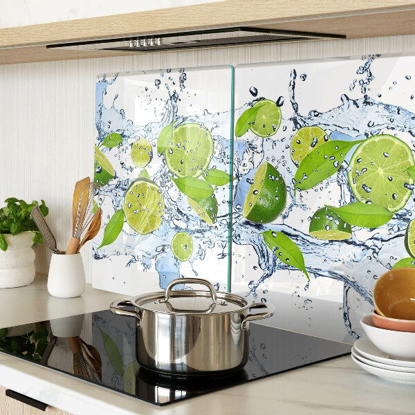 Schneidebrett glas Zitronen in Wasser