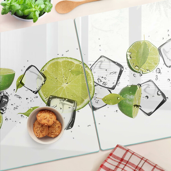 Schneidebrett glas Zitronen mit Eis in Wasser