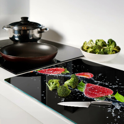 Schneidebrett Glas mit Erdbeeren im Wasser als Motiv