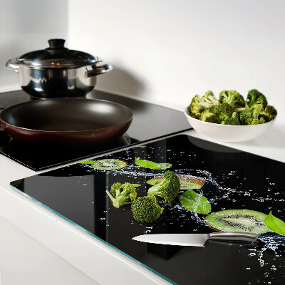 Schneidebrett Kiwi im Wasser mit Blättern