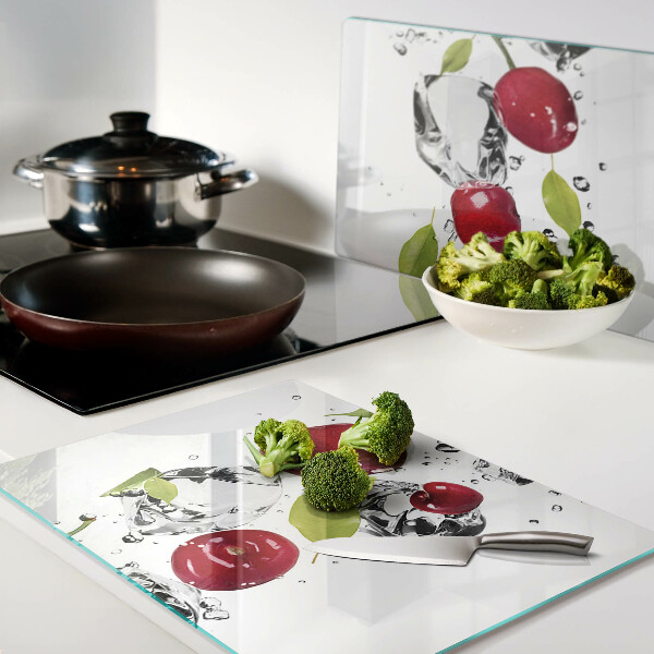 Schneidebrett Rote Äpfel mit Eis