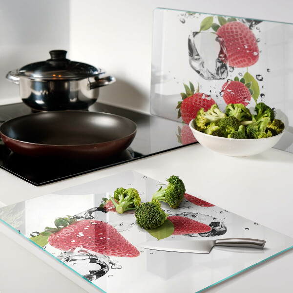 Glas-Schneidebrett mit Motiv aus Erdbeeren und Eis