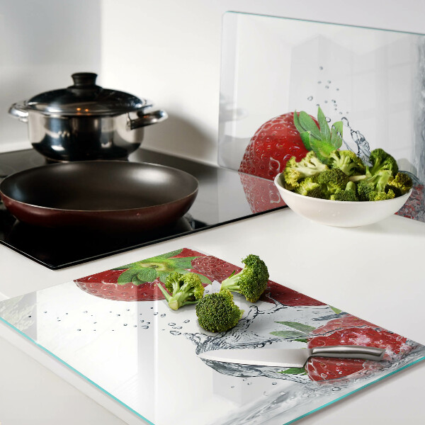 Glas Schneidebrett mit Motiv von Erdbeeren im Wasser