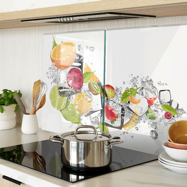 Glas schneidebrett Früchte im Wasser