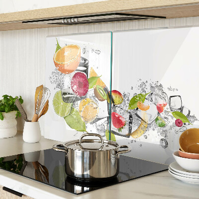 Glas schneidebrett Früchte im Wasser