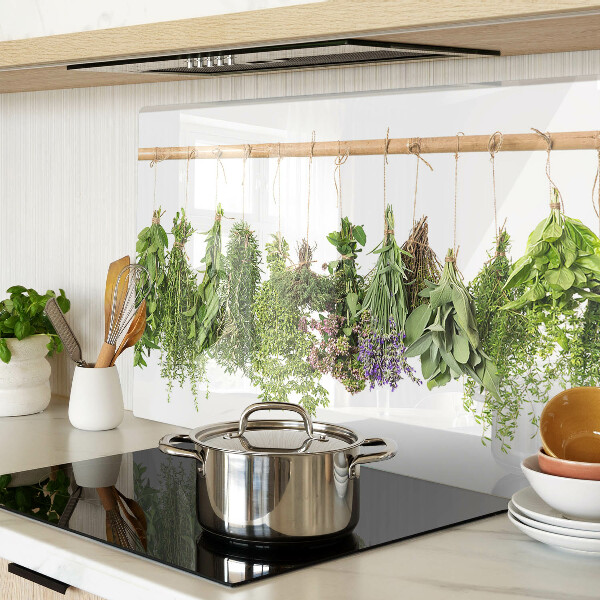 Schneidebrett glas Getrocknete Kräuter an einer Schnur