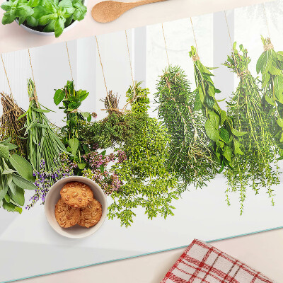 Glas schneidebrett Kräuter, die an einer Schnur hängen