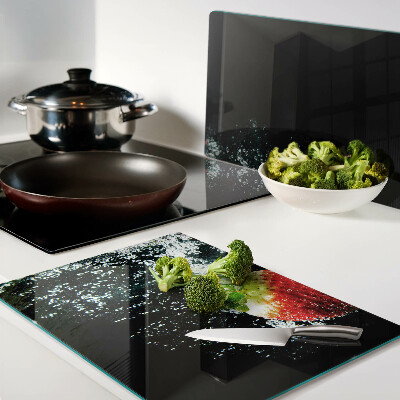 Schneidebrett mit Motiv einer Erdbeere im Wasser