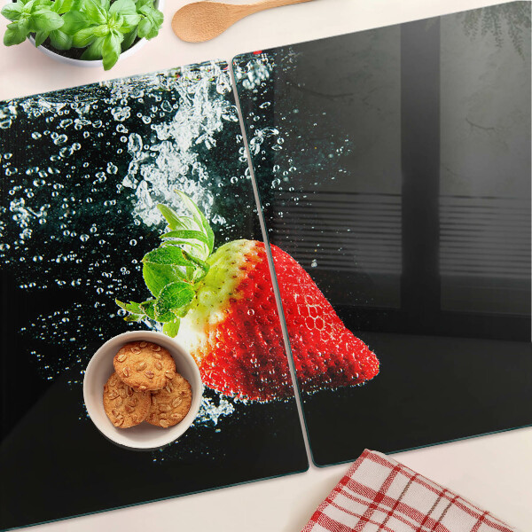 Schneidebrett Erdbeere im Wasser