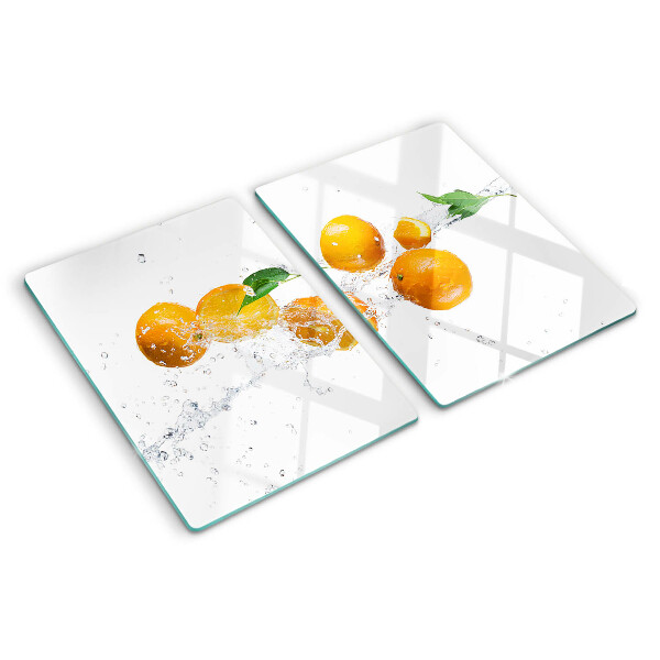 Glas schneidebrett Zitrusfrüchte mit Wasser