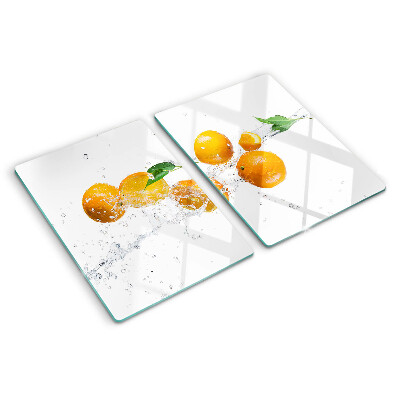 Glas-Schneidebrett mit Motiv aus Zitrusfrüchten auf Wasser