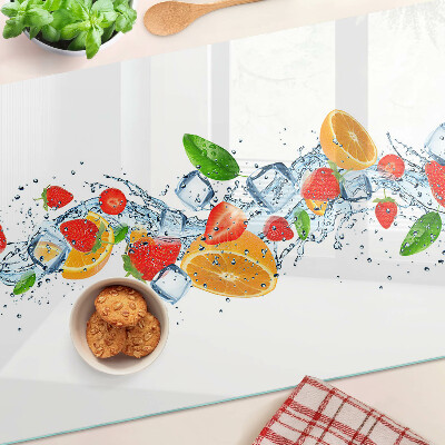 Schneidebrett mit buntem Motiv aus Früchten und Blättern