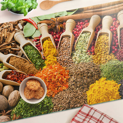 Schneidebrett Gewürze und Kräuter