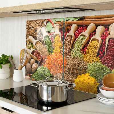 Schneidebrett Gewürze und Kräuter