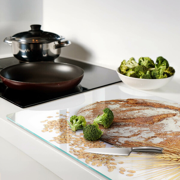 Schneidebrett mit Motiv aus Brot und Getreide