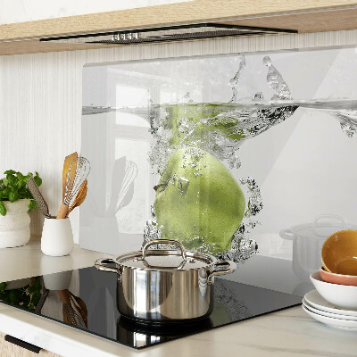 Schneidebrett Grüner Apfel in Wasser